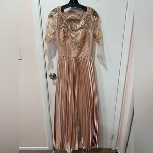 LIKE NEW CHI CHI LONDON Rose Gold Lace Dress
